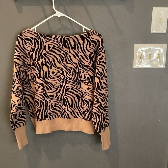 Anthropologie Maeve size XS over size tan and place animal print long EUC - Picture 4 of 7